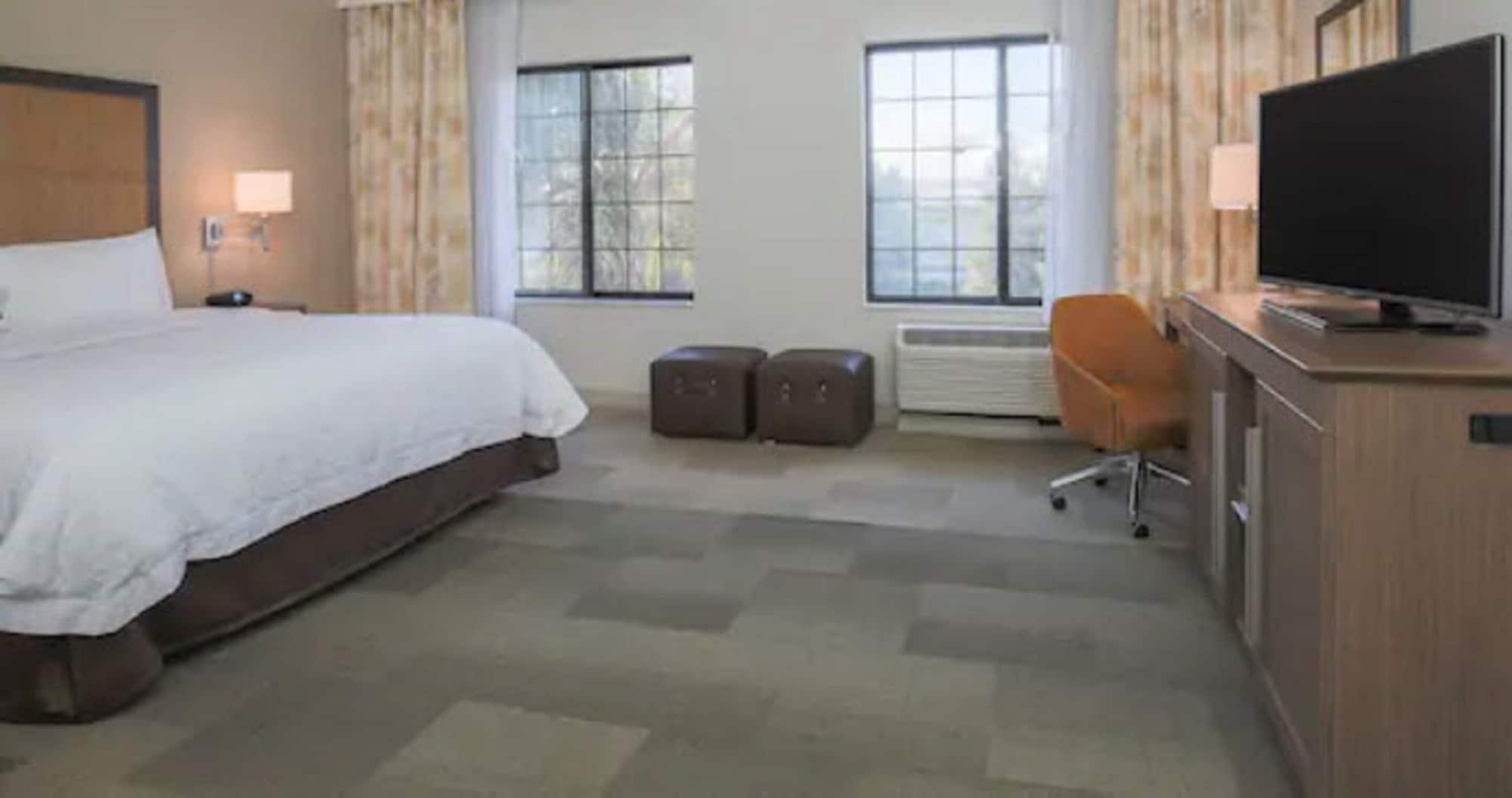 Hampton Inn & Suites Camarillo Bagian luar foto