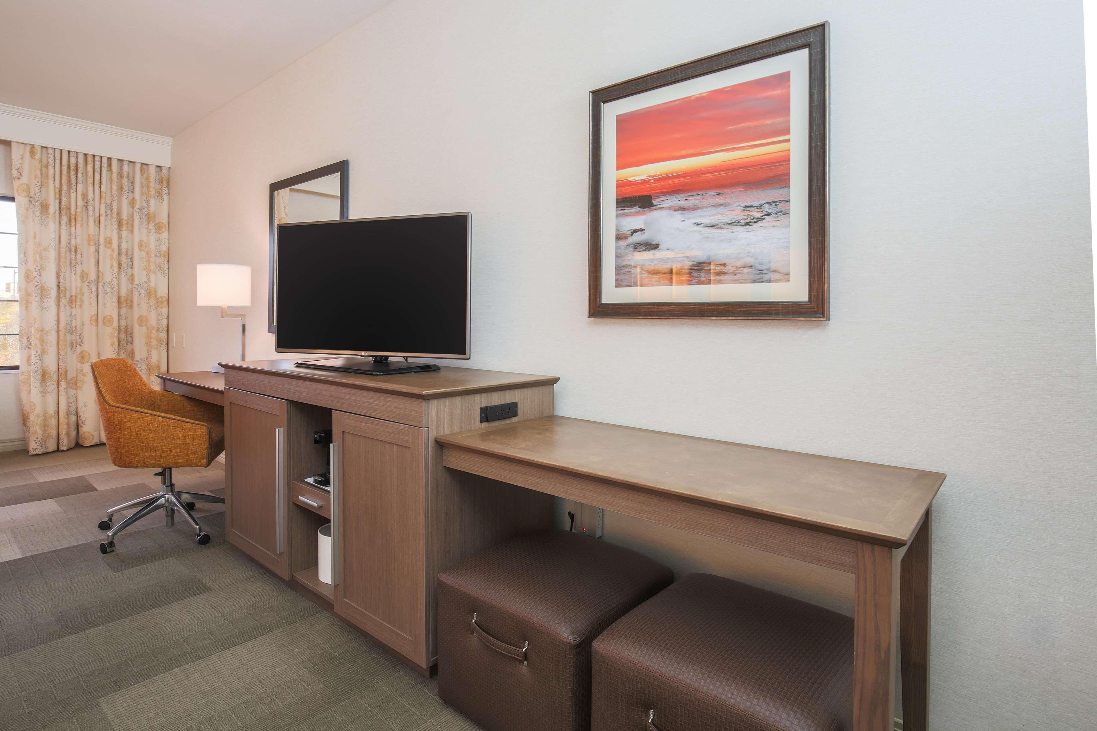 Hampton Inn & Suites Camarillo Bagian luar foto